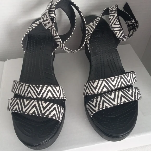Crocs Black and White Patterned Wedge Platform Sandals Anckle Strap Sz 10w - Picture 4 of 12